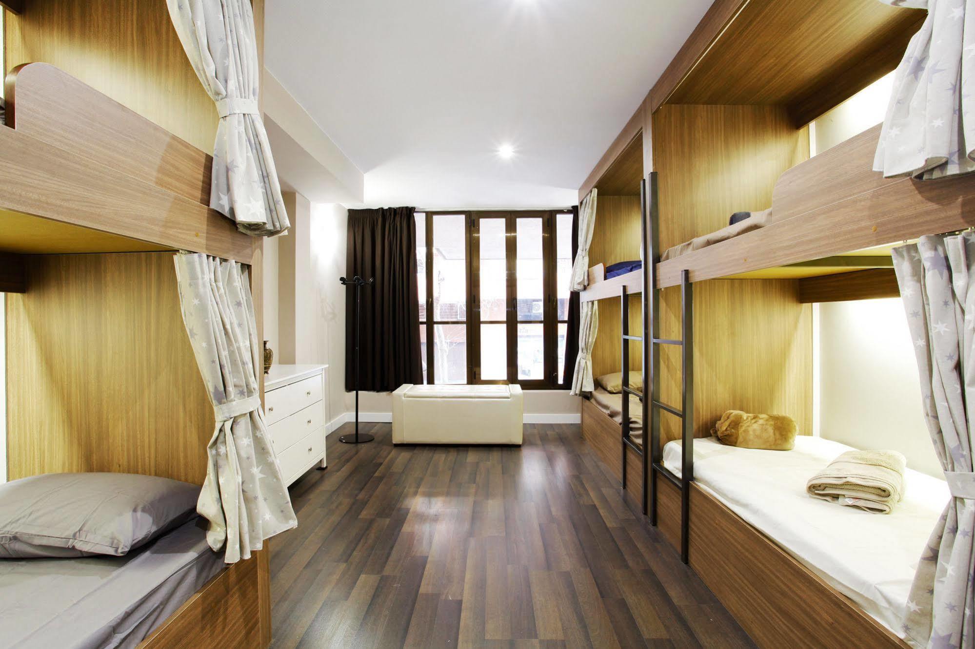 Barcelona & You Hostel Sagrada Familia ภายนอก รูปภาพ