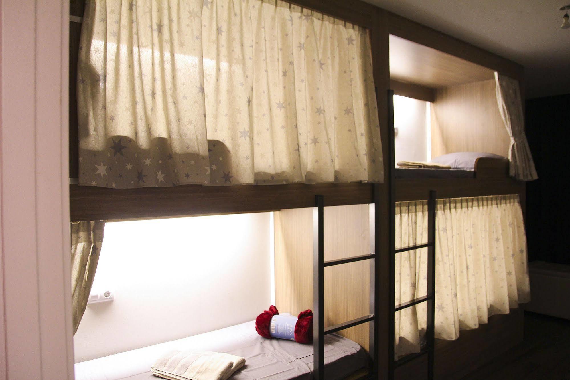 Barcelona & You Hostel Sagrada Familia ภายนอก รูปภาพ