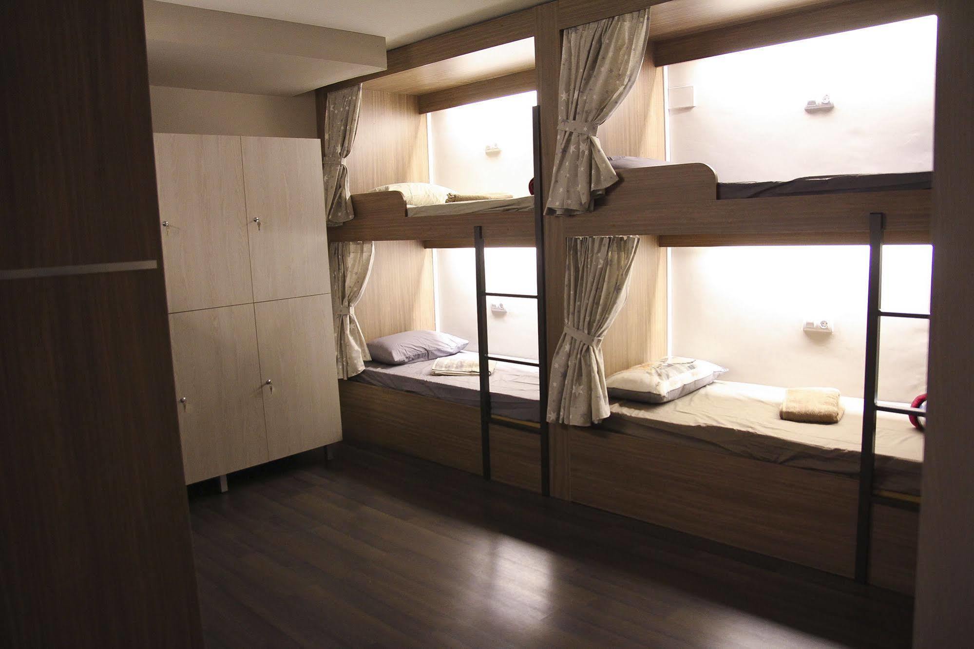 Barcelona & You Hostel Sagrada Familia ภายนอก รูปภาพ