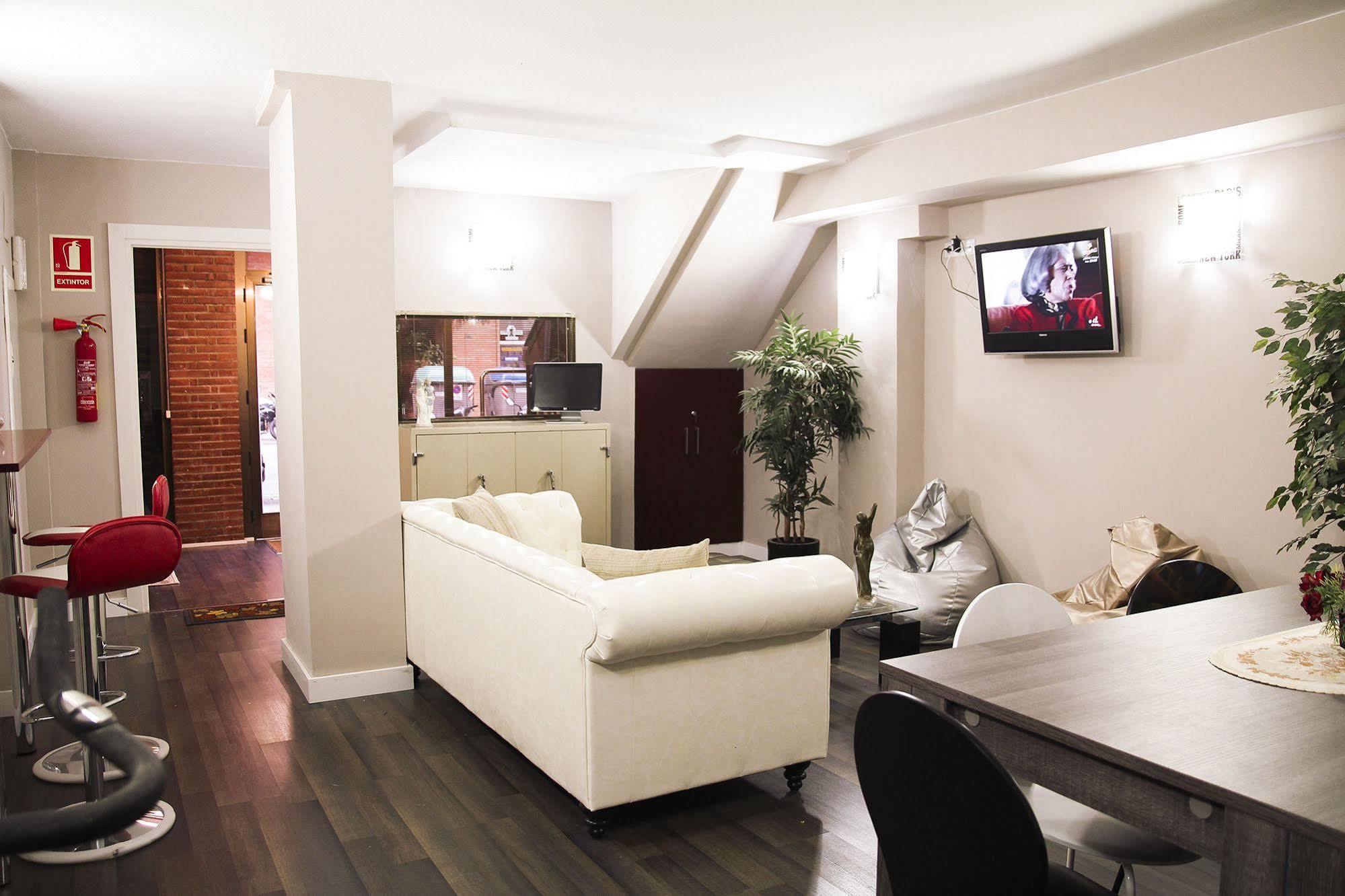 Barcelona & You Hostel Sagrada Familia ภายนอก รูปภาพ